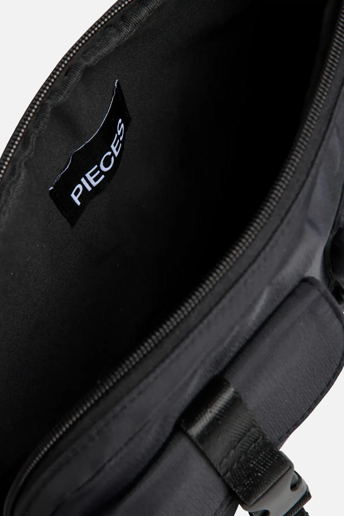 Bunha Cross Body - Black - Image 4