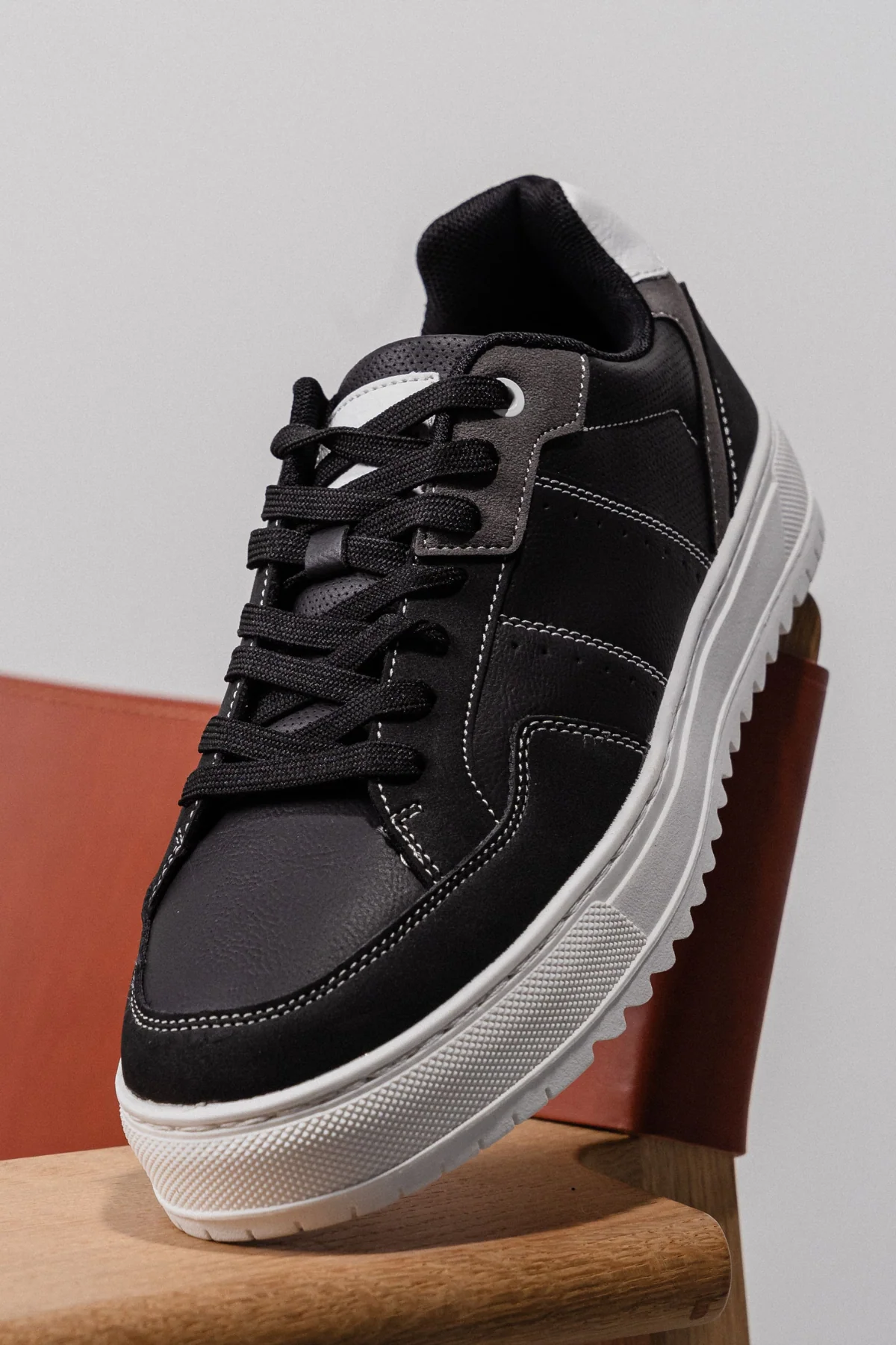 Classic Sneaker - Black - Image 4