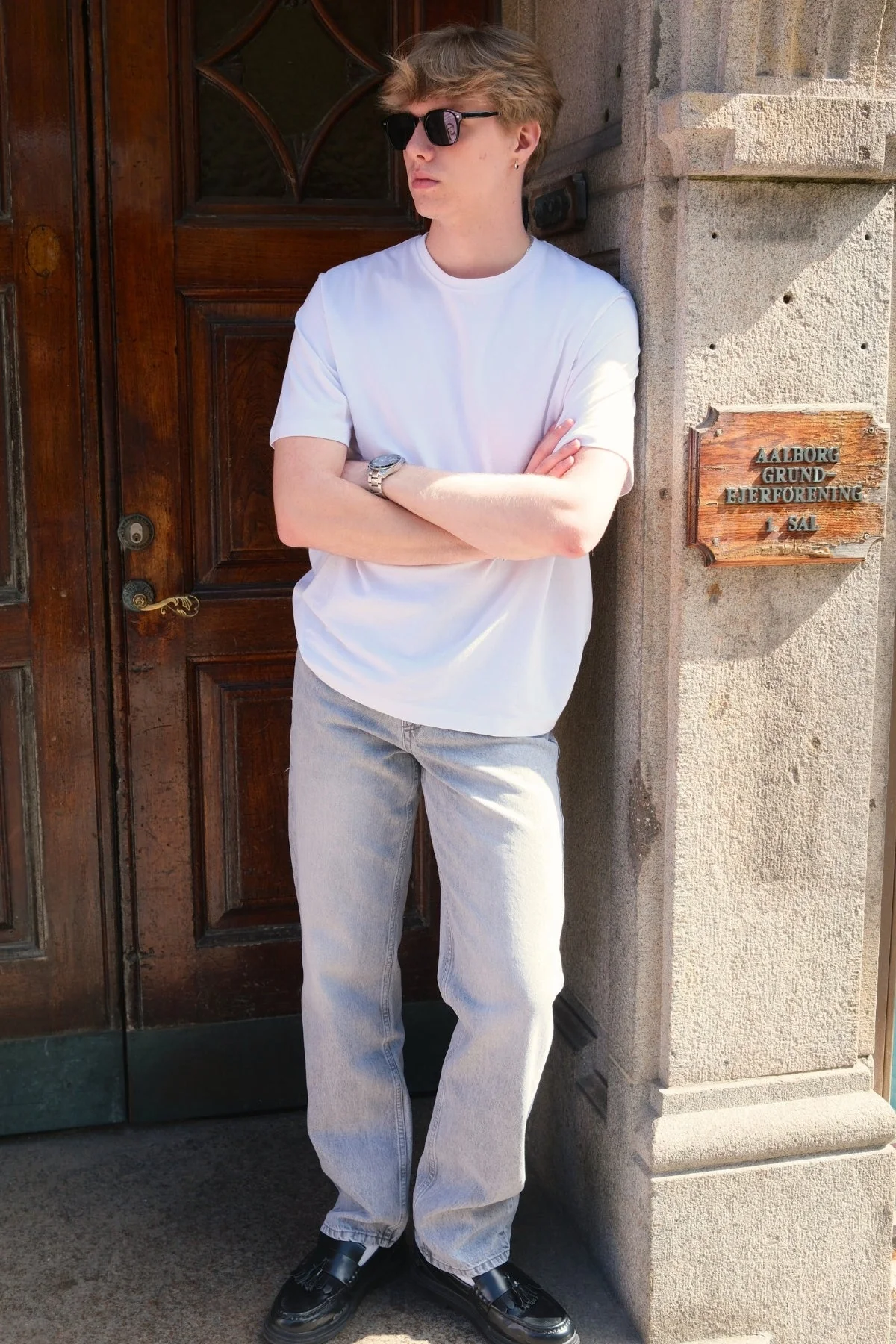 Noah Loose Fit Jeans - Grey Denim - Image 2