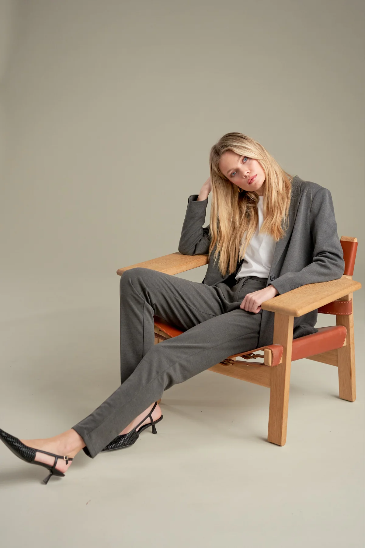 Performance Suit for Women (Dark Grey) - Package Deal (V.I.P) - Image 3