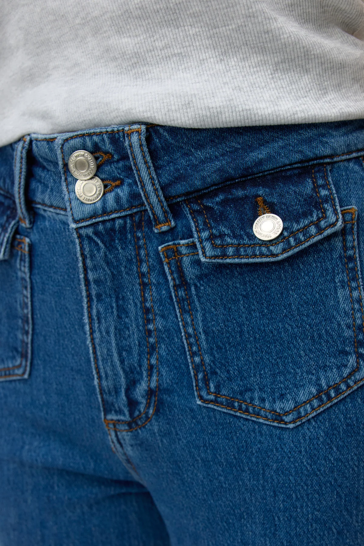 Tessa Wide Pocket Jeans - Medium Blue Denim - Image 3